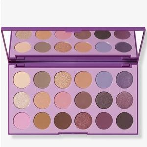 Morphe 18F Talkin’ Flirty Eyeshadow Palette